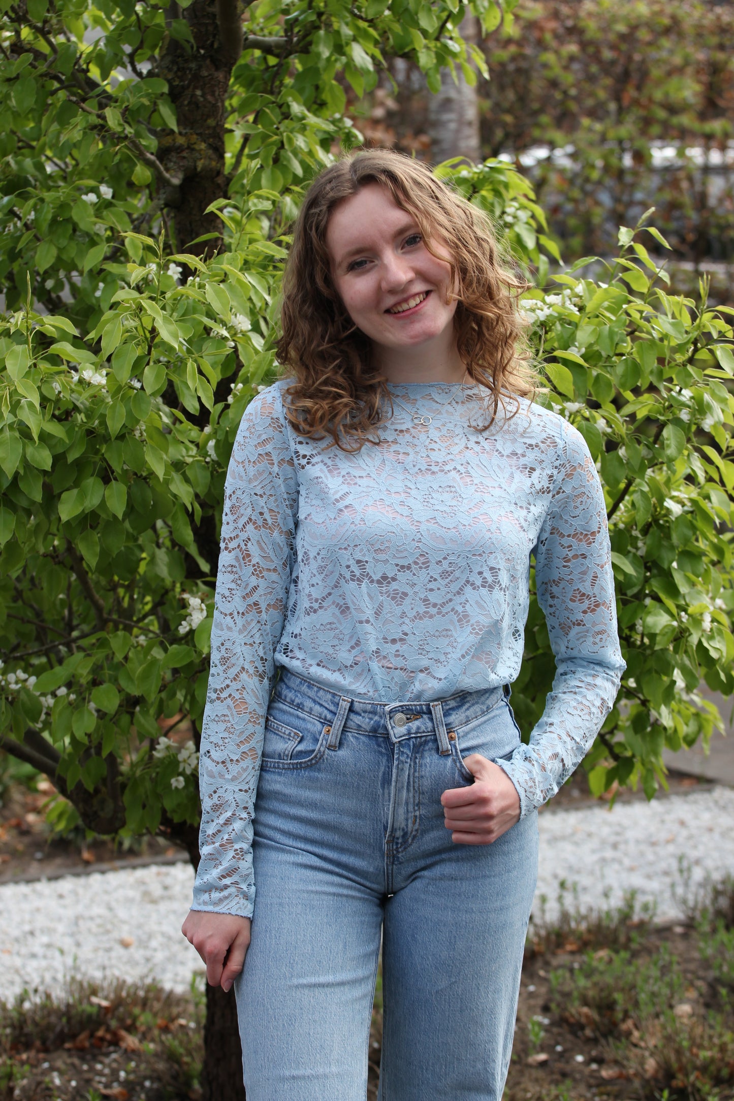 Kanten mesh top met lange mouwen en ronde hals Tess | Lichtblauw - Iristra