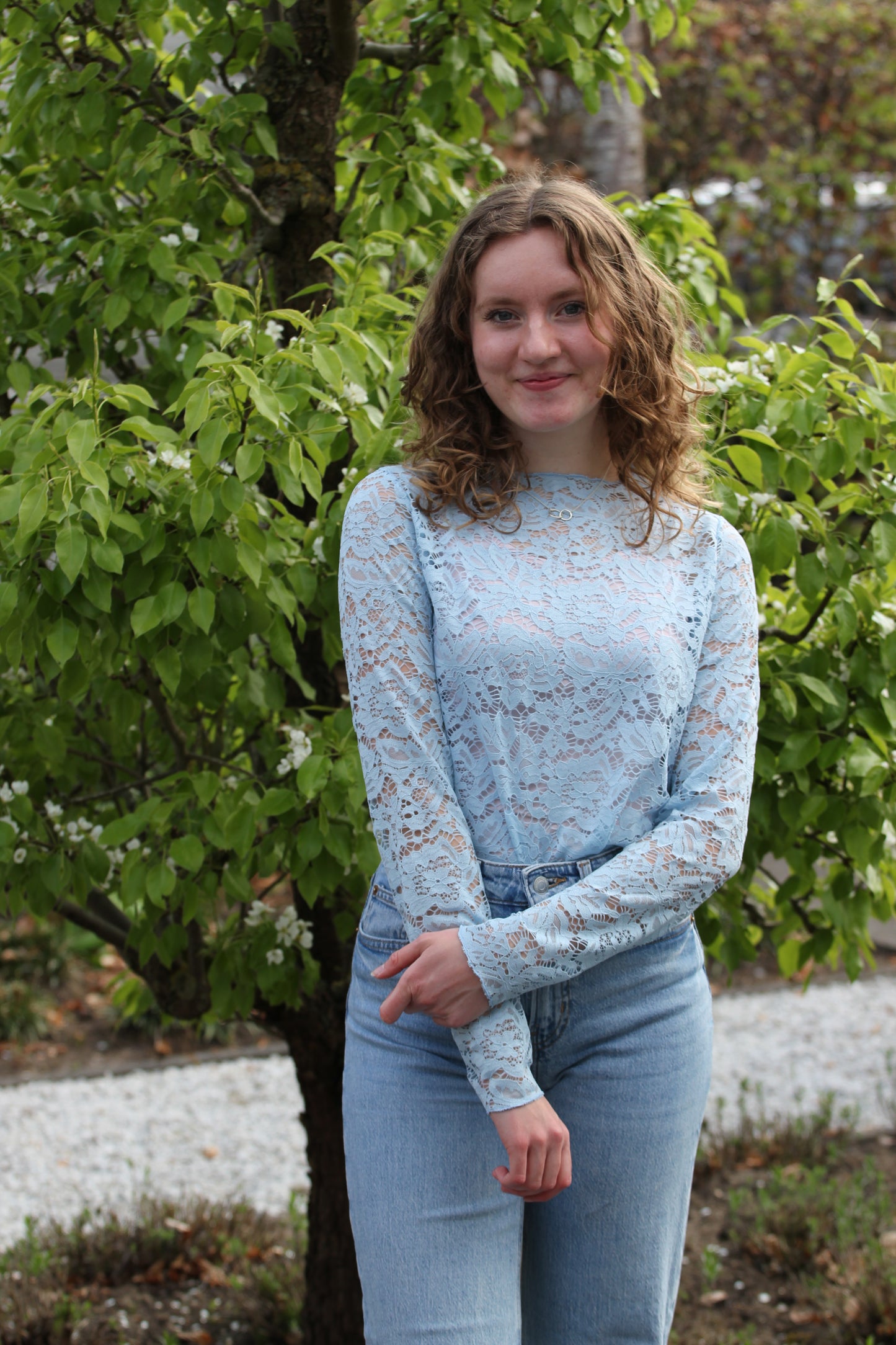 Kanten mesh top met lange mouwen en ronde hals Tess | Lichtblauw - Iristra