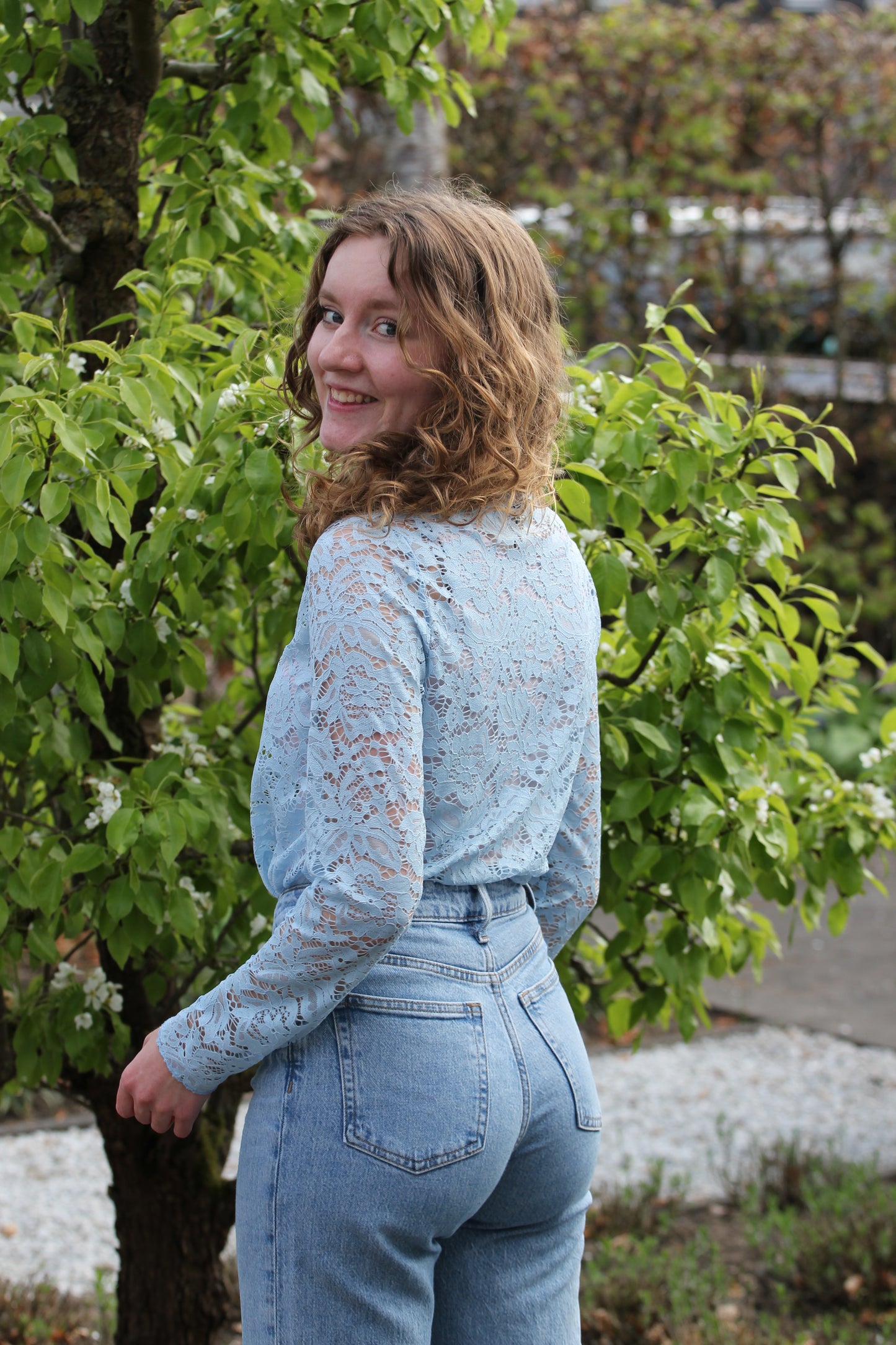 Kanten mesh top met lange mouwen en ronde hals Tess | Lichtblauw - Iristra