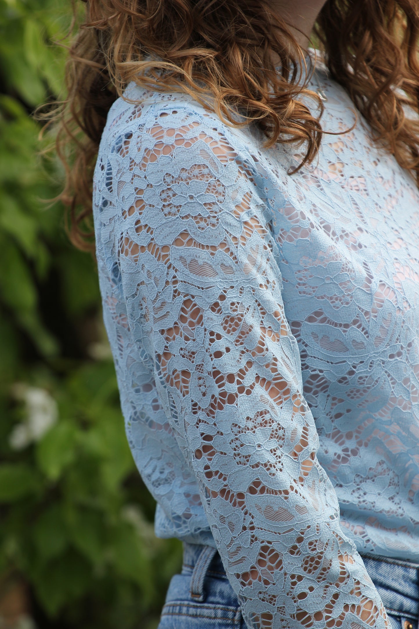 Kanten mesh top met lange mouwen en ronde hals Tess | Lichtblauw - Iristra
