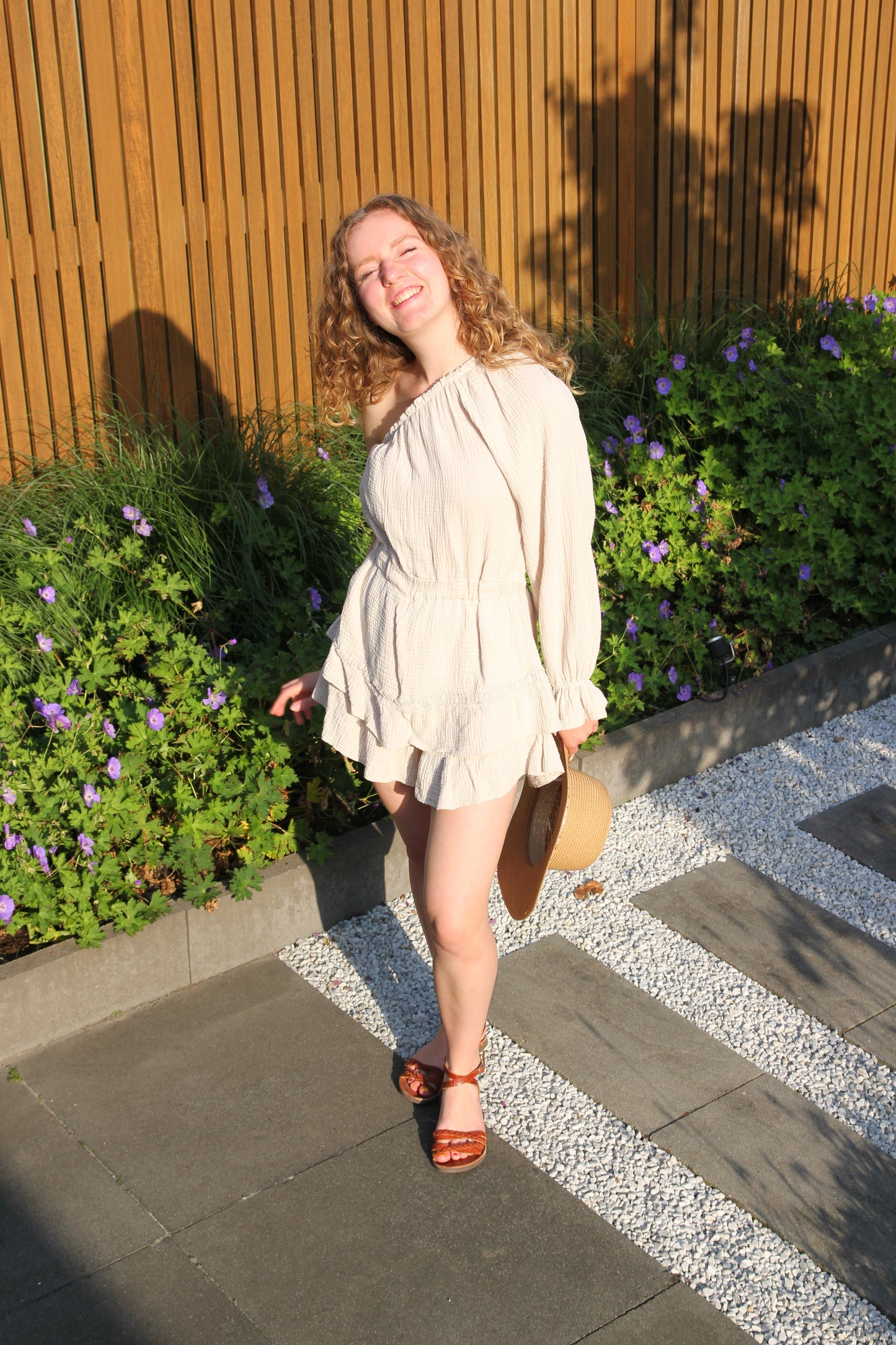 Korte playsuit met één mouw Yasmijn | Beige - Iristra