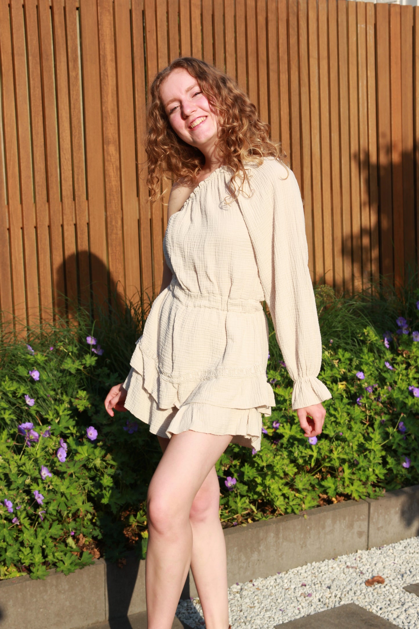 Korte playsuit met één mouw Yasmijn | Beige - Iristra