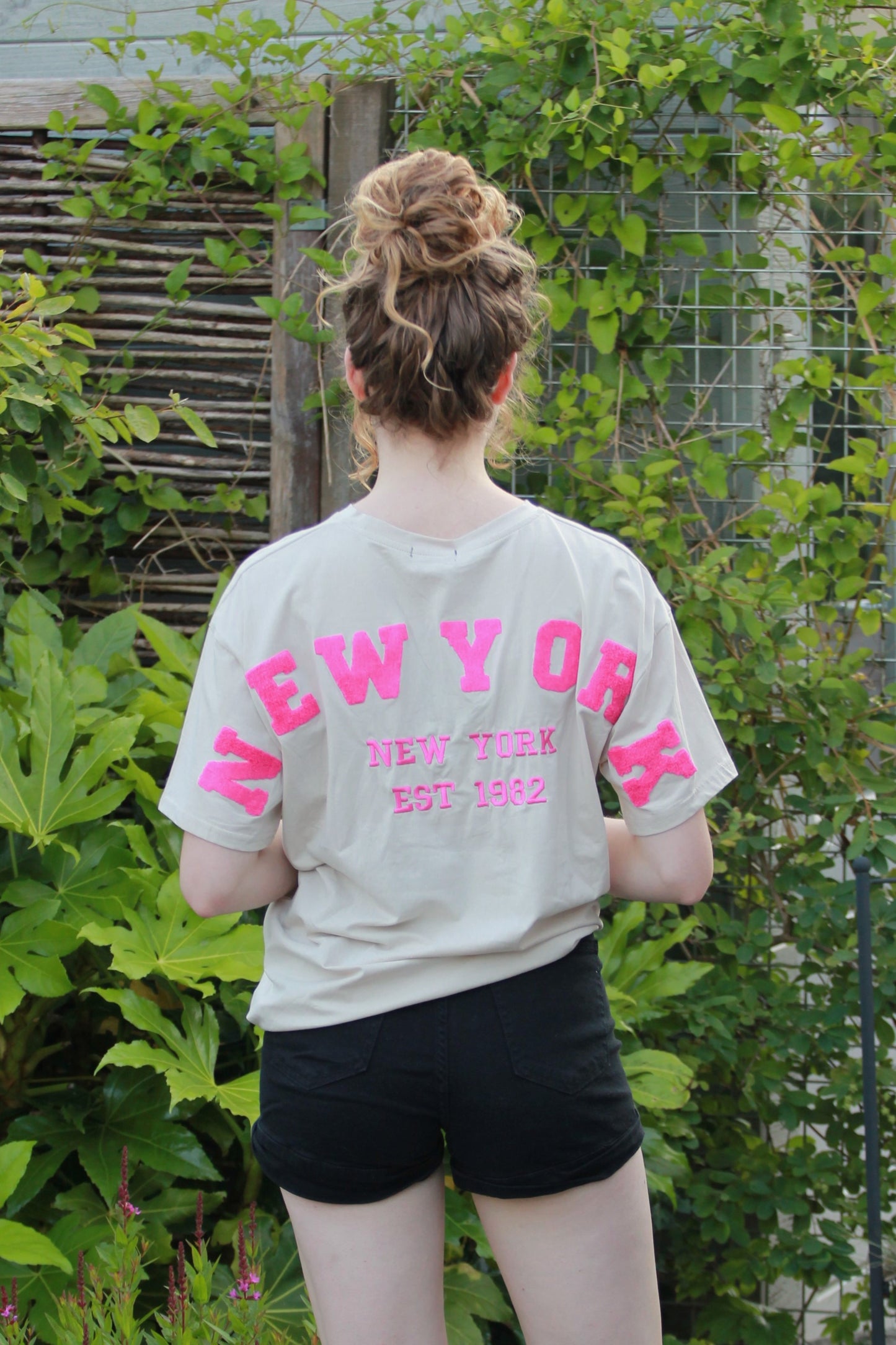 Shirt met Barbie Roze 'NEW YORK' print Julia | Beige - Iristra