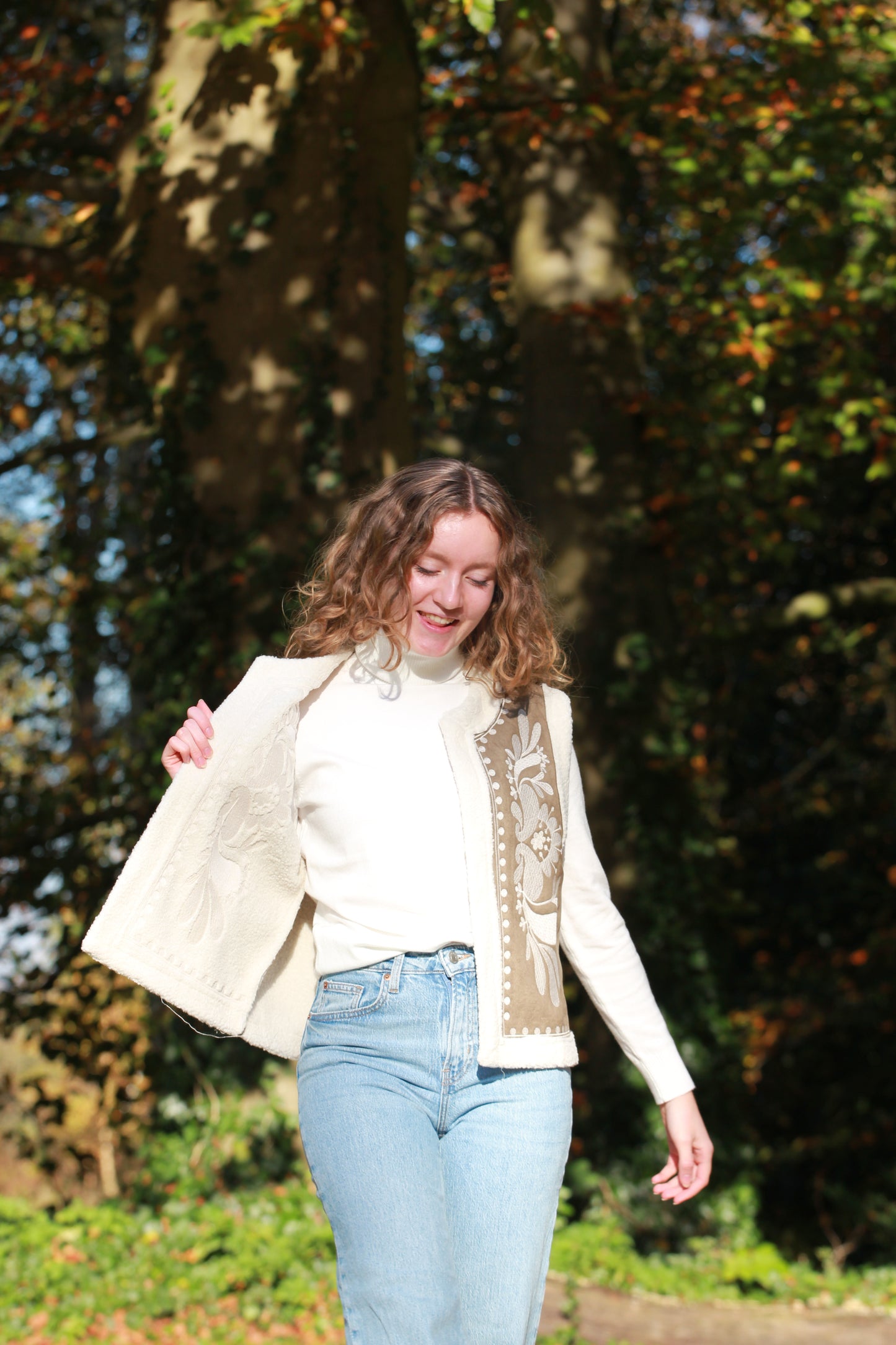 Stijlvolle herfstcombinatie: groen gilet met teddy voering en coltrui