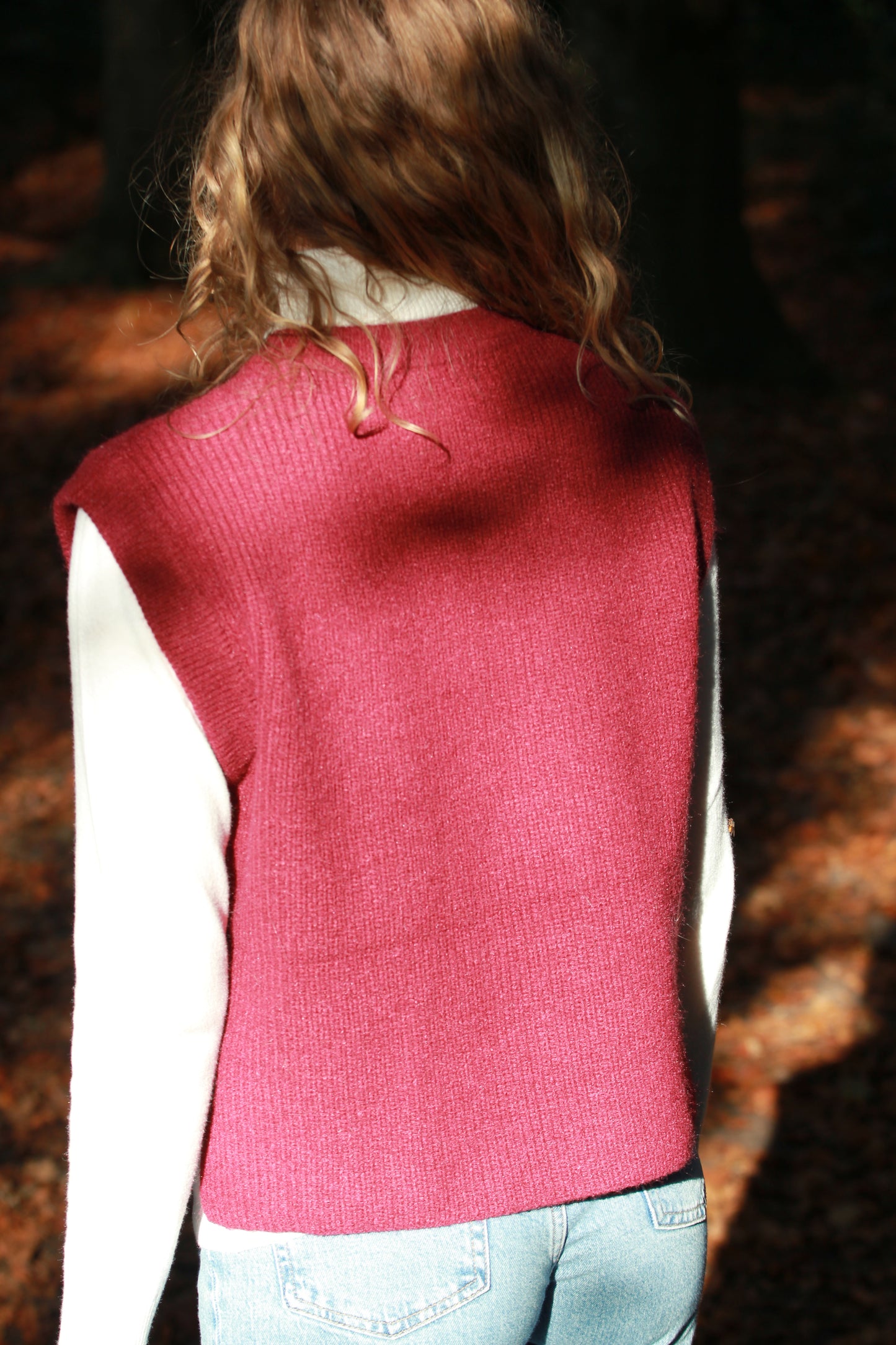Stijlvolle spencer Anna in bordeaux rood, perfect voor elke gelegenheid