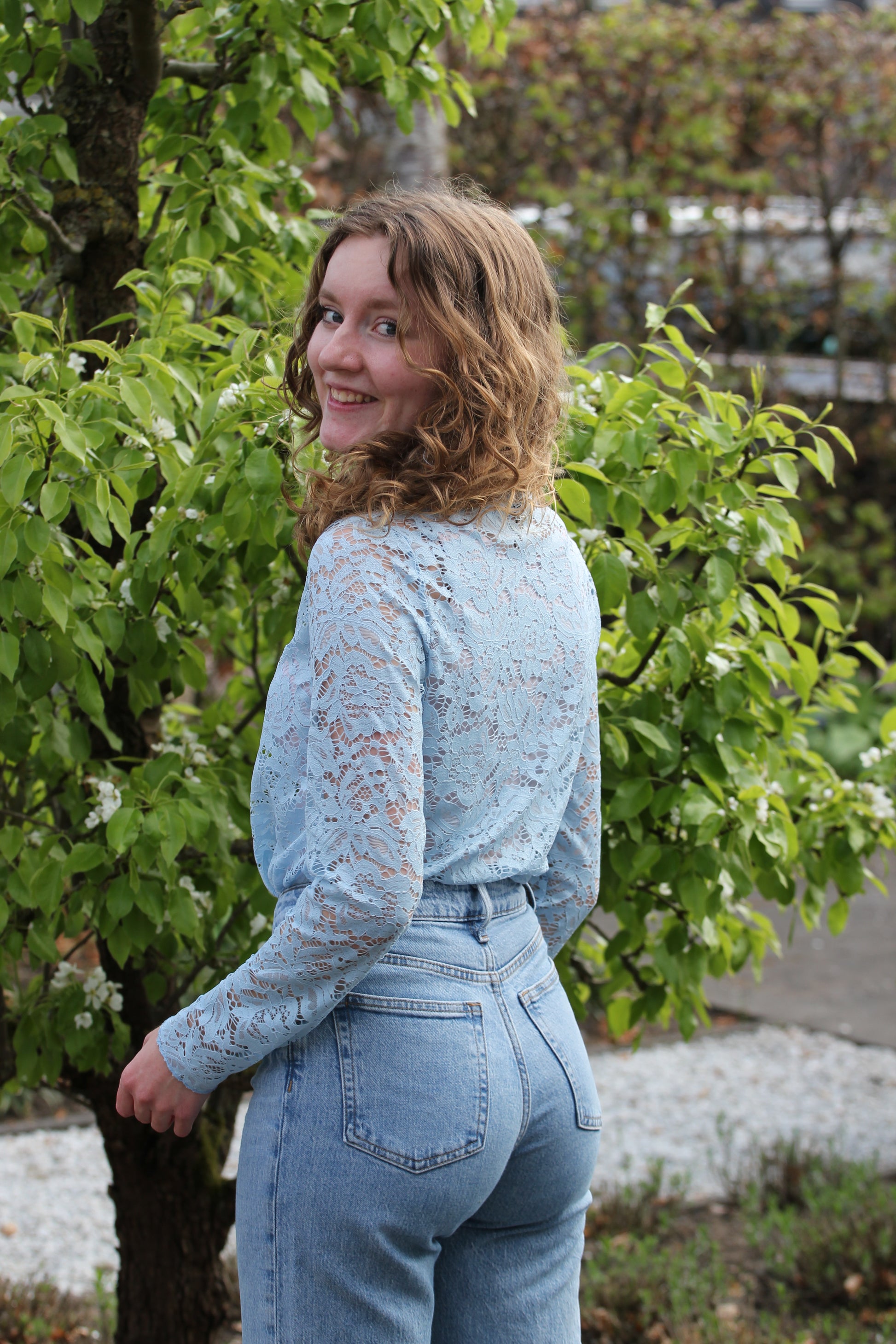 Kanten mesh top met lange mouwen en ronde hals Tess | Lichtblauw - Iristra